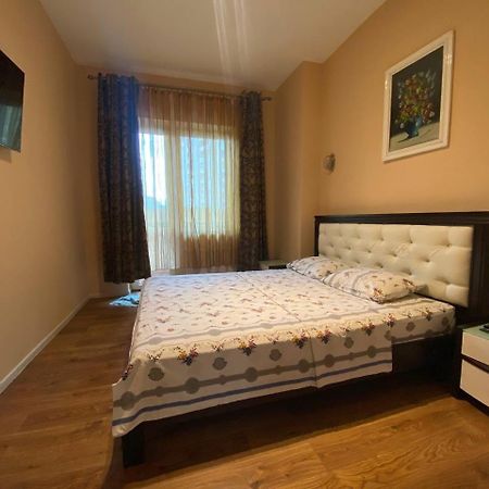 Apartment On Dragomirova Kiev Exteriör bild