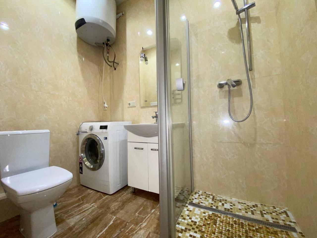 Apartment On Dragomirova Kiev Exteriör bild
