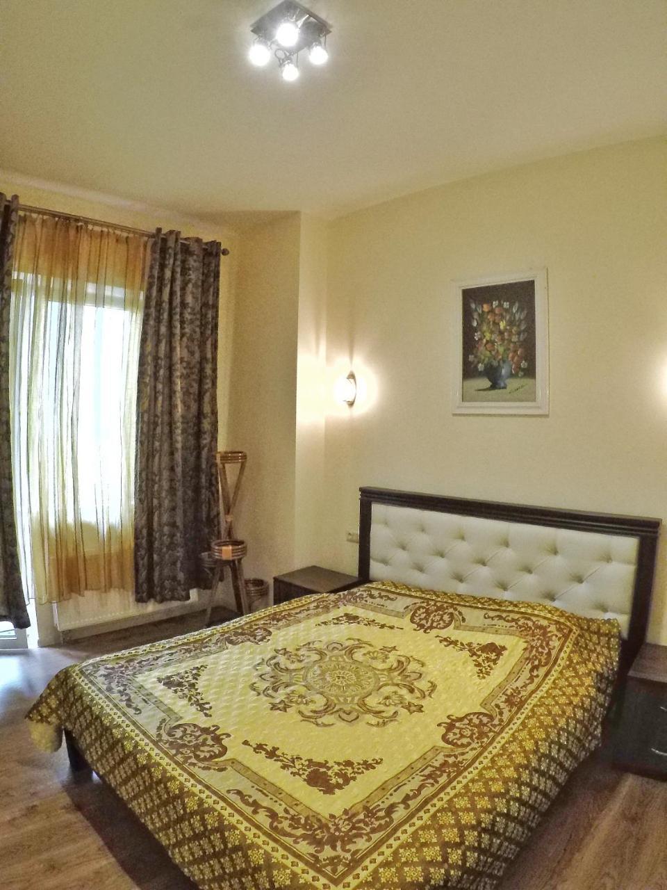 Apartment On Dragomirova Kiev Exteriör bild